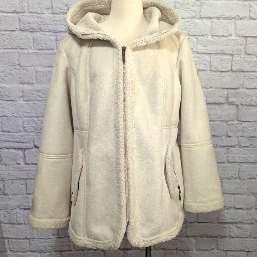 Kookaburra by UGG Women's Coat New. Cream Size Large
